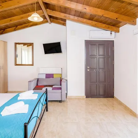 Πανσιόν Michalis Studio *
